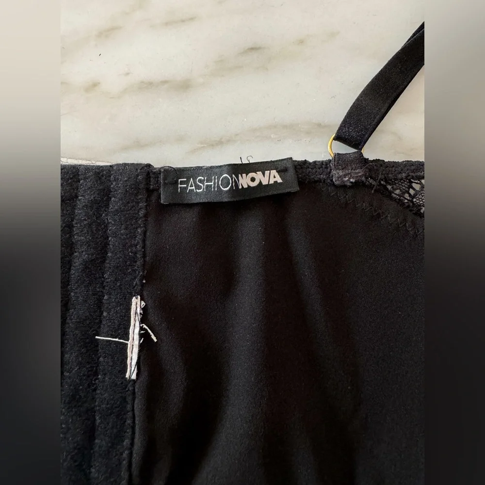 Fashion Nova Intimate‎ Setting Cropped Top in Black